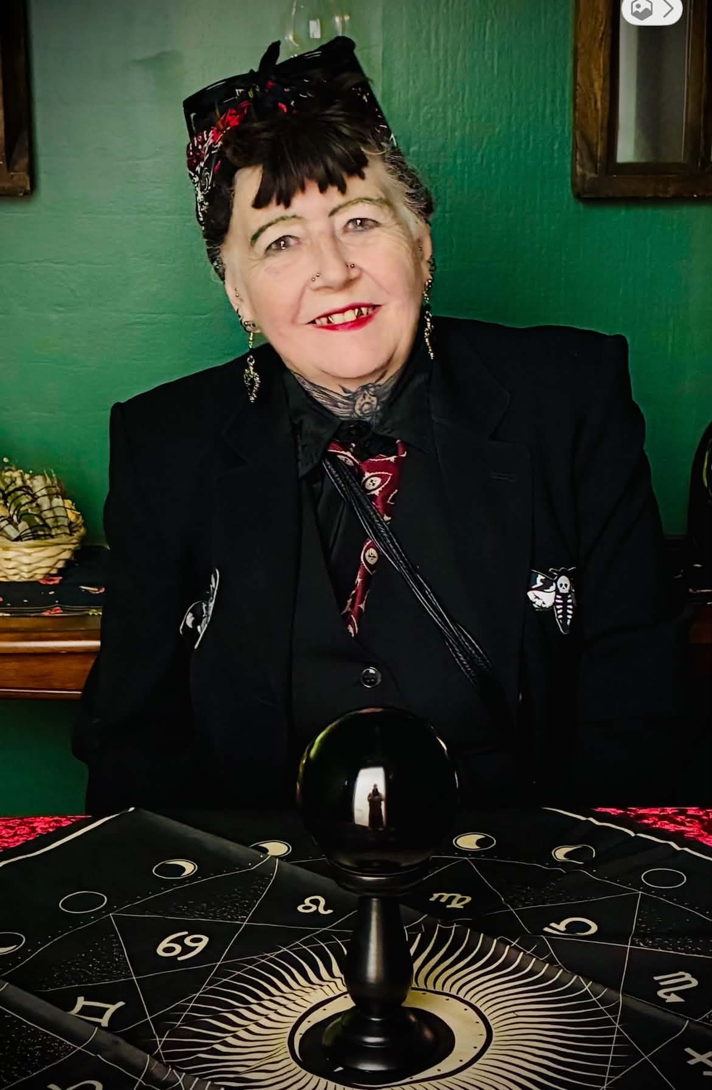 Tarot Readings – Fay